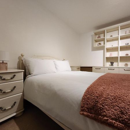 Elmdon House With 4 Spacious Bedrooms To Choose Birmingham Luaran gambar