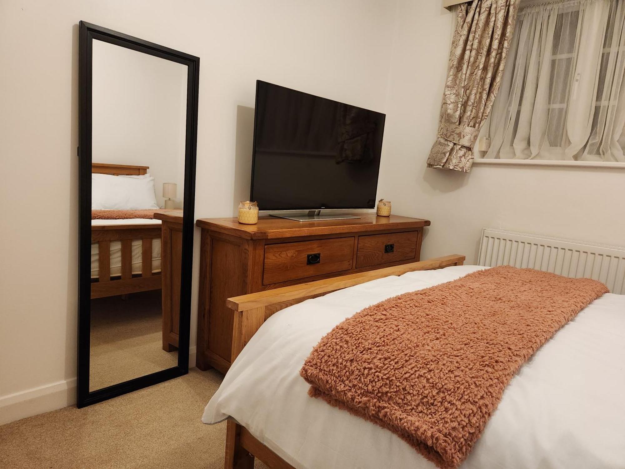 Elmdon House With 4 Spacious Bedrooms To Choose Birmingham Luaran gambar